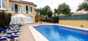 confortable villa at only 100 meter from the beach, supermarkets and the restaurants